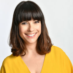 photo of author Tova Leigh, a middle aged brunette woman